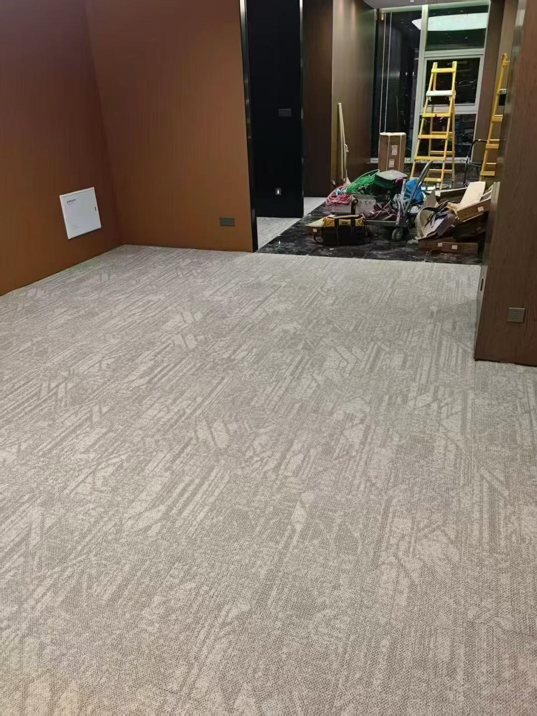 芬芳系列地毯细节展示图2 - 100cm×33cm规格，专业施工效果